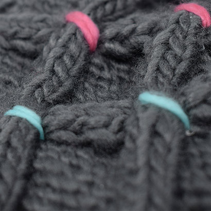 Womens Cable Beanie - Grey / Pink